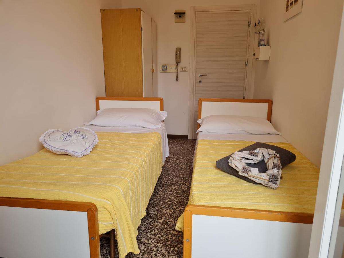 Hotel Marconi Miramare Rimini Exterior foto