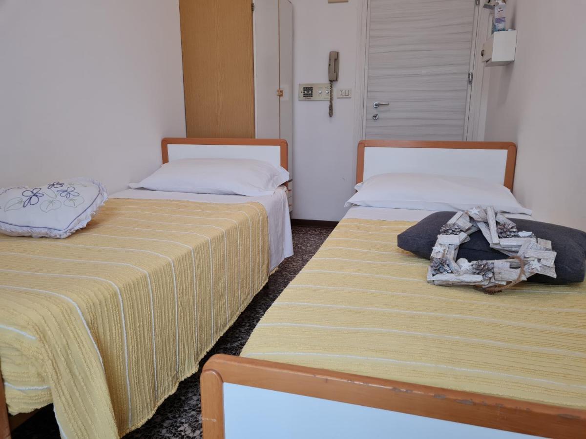 Hotel Marconi Miramare Rimini Exterior foto