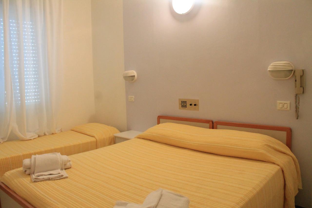 Hotel Marconi Miramare Rimini Exterior foto